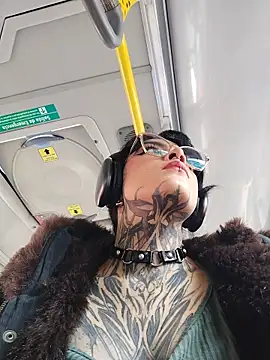 taaylor33 online show from March 10, 4:44 pm