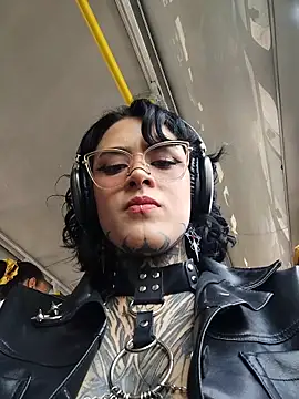 taaylor33 online show from March 4, 3:31 pm