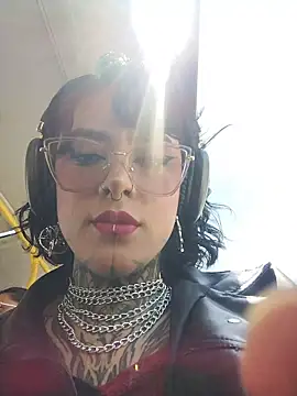 taaylor33 online show from February 9, 5:33 pm