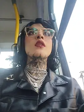 taaylor33 online show from March 26, 9:35 pm