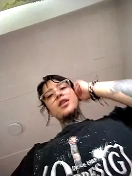 taaylor33 online show from December 17, 10:48 pm