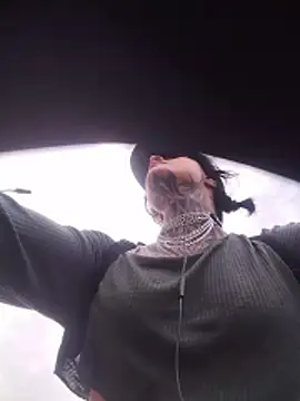 taaylor33 online show from April 18, 8:09 pm