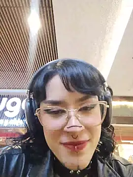 taaylor33 online show from May 15, 11:58 pm
