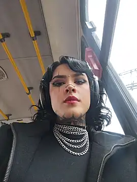 taaylor33 online show from April 17, 9:50 pm