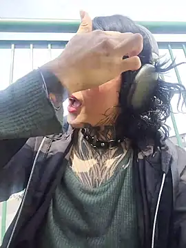 taaylor33 online show from February 12, 7:57 pm