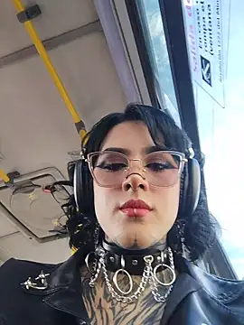 taaylor33 online show from March 11, 8:36 pm