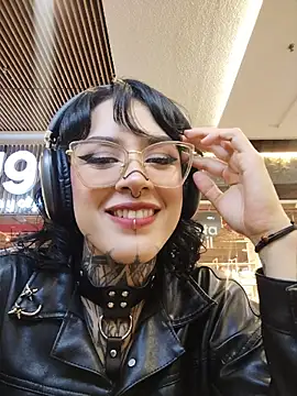 taaylor33 online show from May 15, 11:03 pm