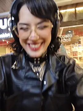 taaylor33 online show from May 15, 11:36 pm