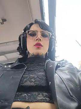 taaylor33 online show from April 23, 8:21 pm