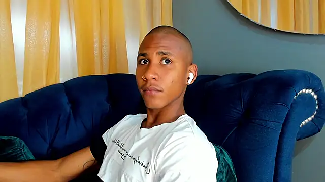 Ethan Fox11 online show from March 7, 1:51 pm