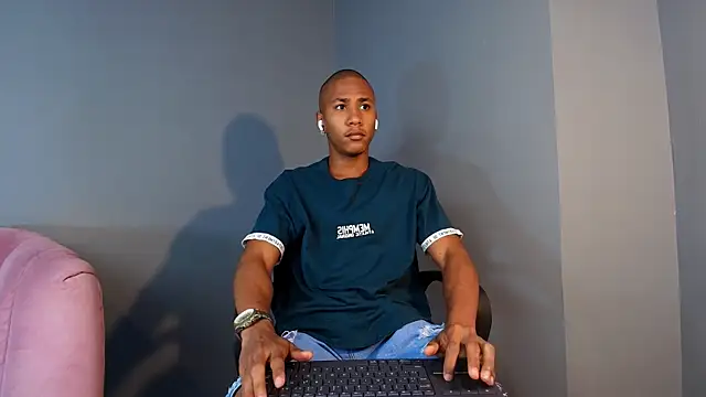 Ethan Fox11 online show from March 3, 2:17 pm