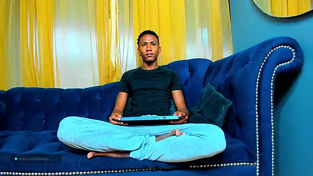 Ethan Fox11 online show from May 12, 1:39 pm