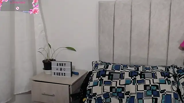 anny roberts online show from October 3, 3:30 am