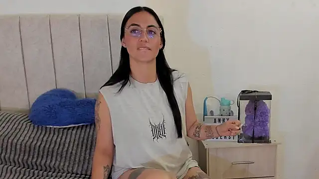 anny roberts online show from June 18, 1:27 pm