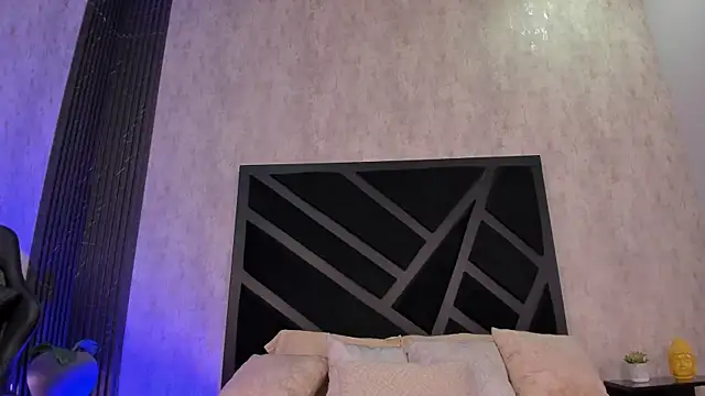 Snapshot of Johan_Williams_07 chatting on July 9, 12:33 am Johan Williams 07 online show from July 9, 12:33 am