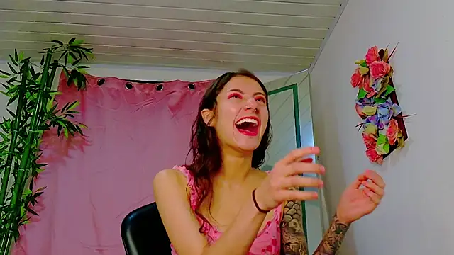 scarlet-jonesx online show from May 14, 1:35 am
