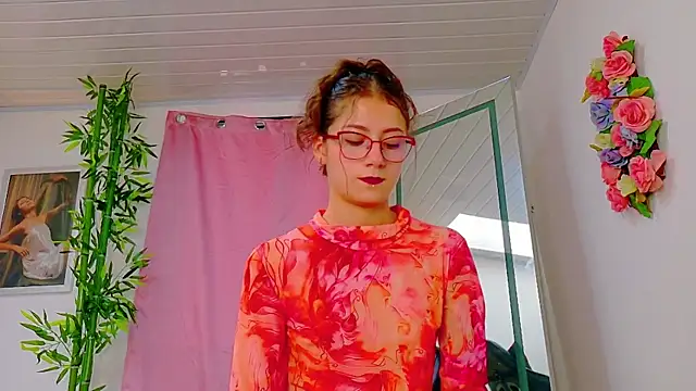 scarlet-jonesx online show from February 23, 9:59 pm