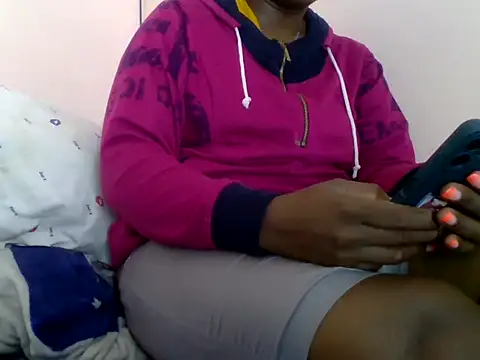Snapshot of Hot-zeenah chatting on September 16, 5:25 pm Hot-zeenah online show from September 16, 5:25 pm