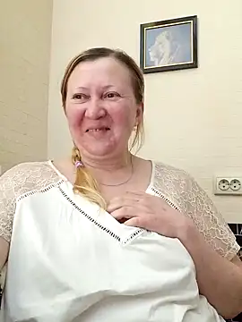 Snapshot of blondyaguar chatting on February 20, 5:09 pm blondyaguar online show from February 20, 5:09 pm