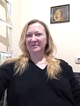 Snapshot of blondyaguar chatting on November 14, 6:33 pm blondyaguar online show from November 14, 6:33 pm