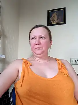 Snapshot of blondyaguar chatting on February 21, 11:01 am blondyaguar online show from February 21, 11:01 am