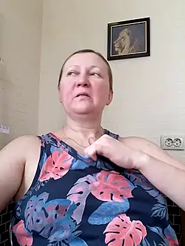 Snapshot of blondyaguar chatting on February 6, 9:32 am blondyaguar online show from February 6, 9:32 am