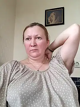 Snapshot of blondyaguar chatting on December 17, 9:17 am blondyaguar online show from December 17, 9:17 am