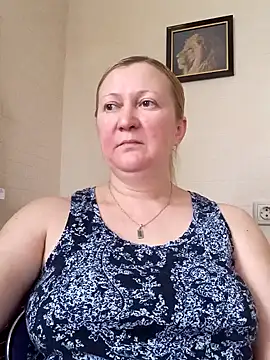 Snapshot of blondyaguar chatting on December 5, 10:17 am blondyaguar online show from December 5, 10:17 am