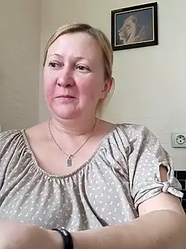 Snapshot of blondyaguar chatting on December 2, 11:18 am blondyaguar online show from December 2, 11:18 am