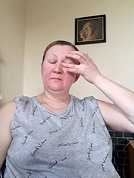 Snapshot of blondyaguar chatting on March 6, 8:41 am blondyaguar online show from March 6, 8:41 am