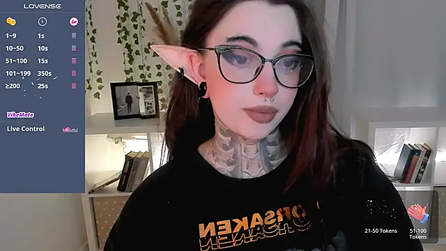 Snapshot of Dixi_Pixi_ chatting on October 17, 5:44 am Dixi Pixi online show from October 17, 5:44 am