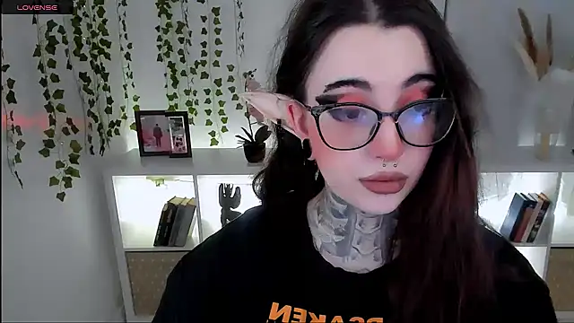 Snapshot of Dixi_Pixi_ chatting on October 11, 5:41 am Dixi Pixi online show from October 11, 5:41 am