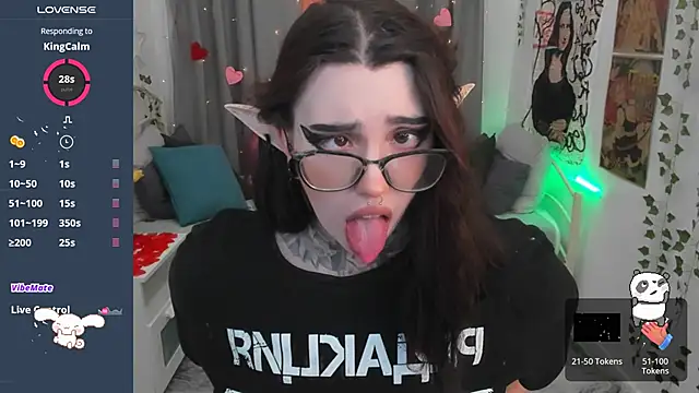 Snapshot of Dixi_Pixi_ chatting on February 14, 8:42 am Dixi Pixi online show from February 14, 8:42 am