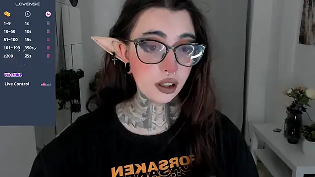 Snapshot of Dixi_Pixi_ chatting on October 18, 5:42 am Dixi Pixi online show from October 18, 5:42 am