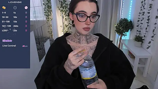 Snapshot of Dixi_Pixi_ chatting on June 21, 5:35 am Dixi Pixi online show from June 21, 5:35 am