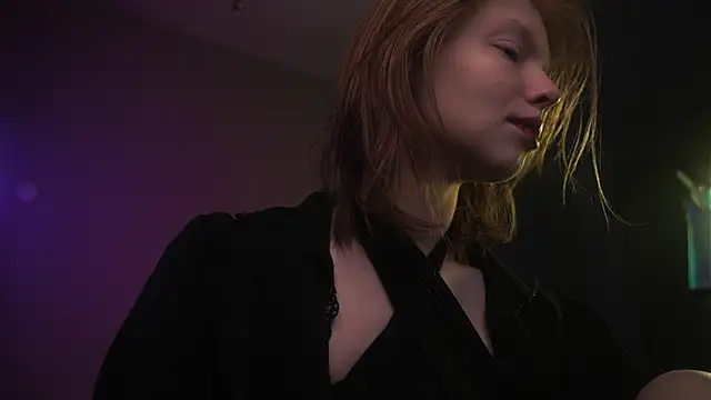 ginger hugs online show from January 11, 10:05 pm