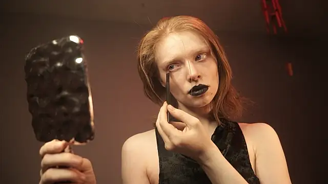 ginger hugs online show from February 10, 10:09 pm