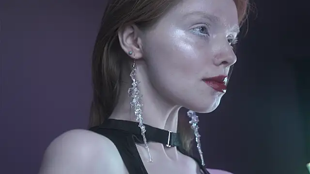 ginger hugs online show from December 21, 10:10 pm