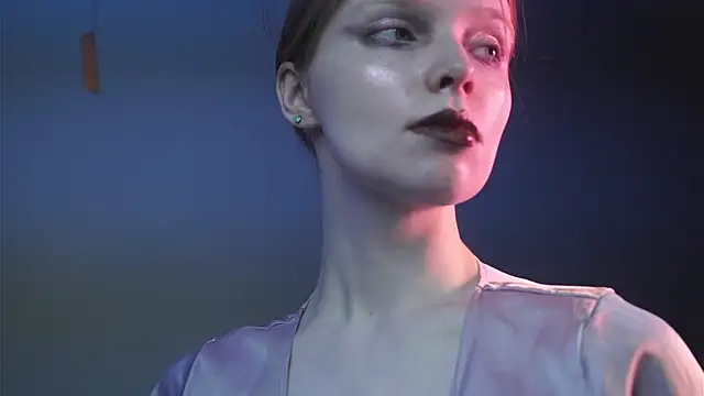 ginger hugs online show from November 27, 10:10 pm