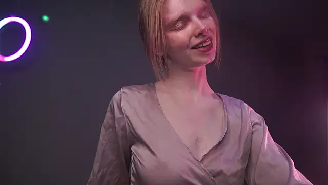 ginger hugs online show from January 7, 10:04 pm