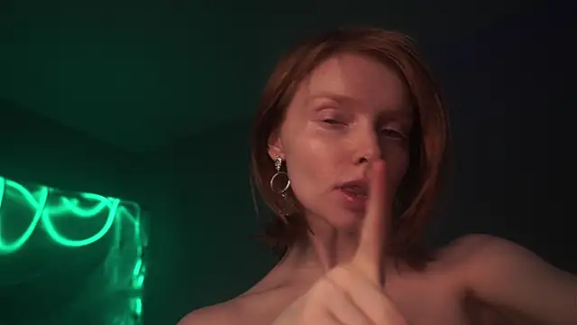 Snapshot of ginger_hugs chatting on March 3, 4:21 am ginger hugs online show from March 3, 4:21 am