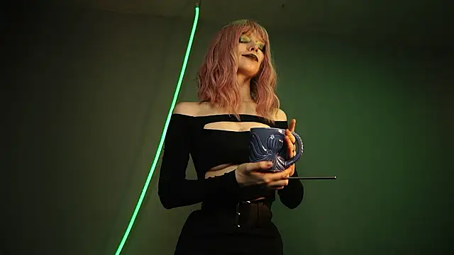 ginger hugs online show from March 11, 10:15 pm