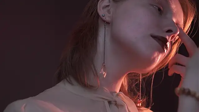 ginger hugs online show from October 27, 10:11 pm