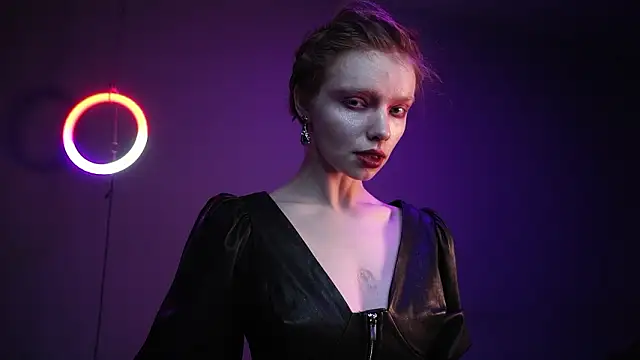 ginger hugs online show from February 23, 10:10 pm