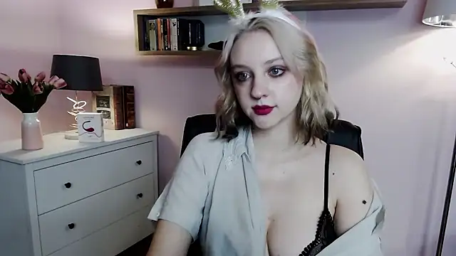 Snapshot of MadelineLust chatting on December 22, 2:49 pm MadelineLust online show from December 22, 2:49 pm