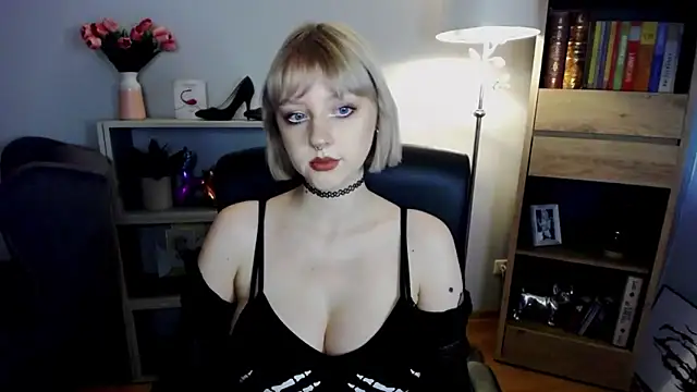 Snapshot of MadelineLust chatting on September 14, 1:33 pm MadelineLust online show from September 14, 1:33 pm