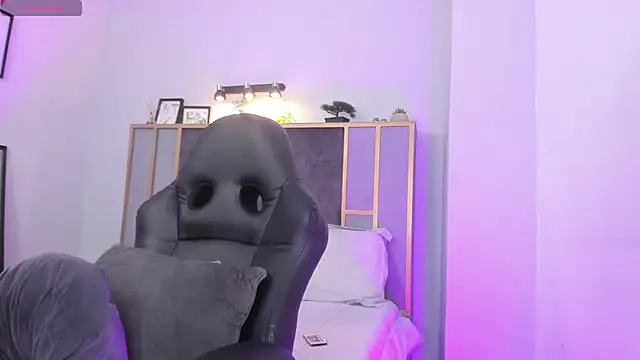 Chloe fischer  online show from March 12, 2:43 pm