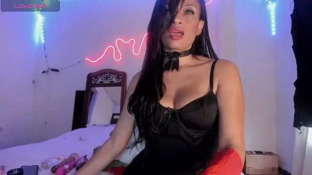 Snapshot of latinaStepmom chatting on July 17, 10:07 pm latinaStepmom online show from July 17, 10:07 pm