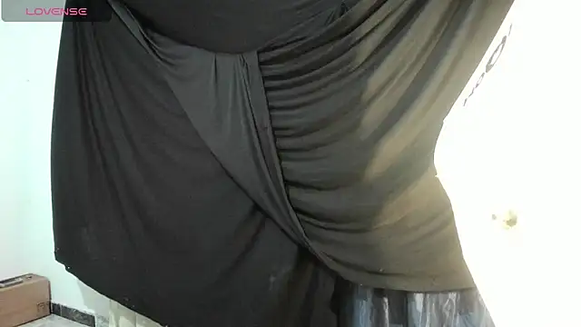 latinaStepmom online show from May 30, 11:54 pm