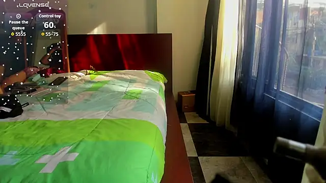 latinaStepmom online show from October 29, 8:41 pm